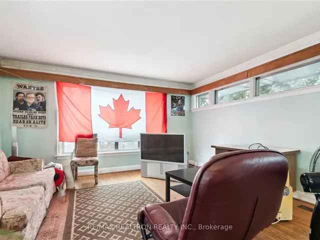 3-Bedroom Bungalow West-Willowdale Prime 51x142 Lot Finished Basement