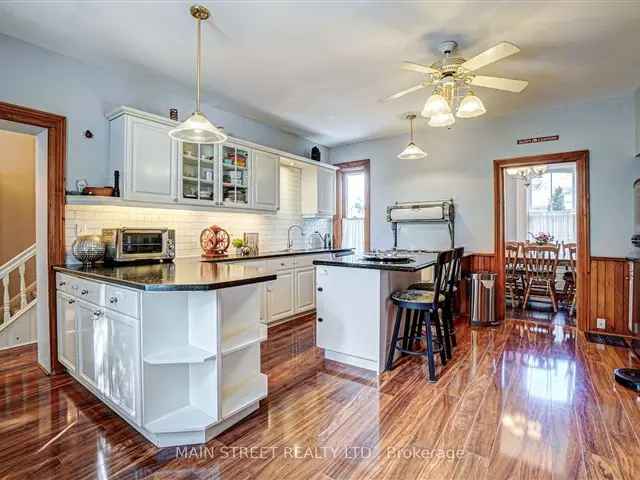 Historic Century Home In Downtown Stouffville Near Train Station