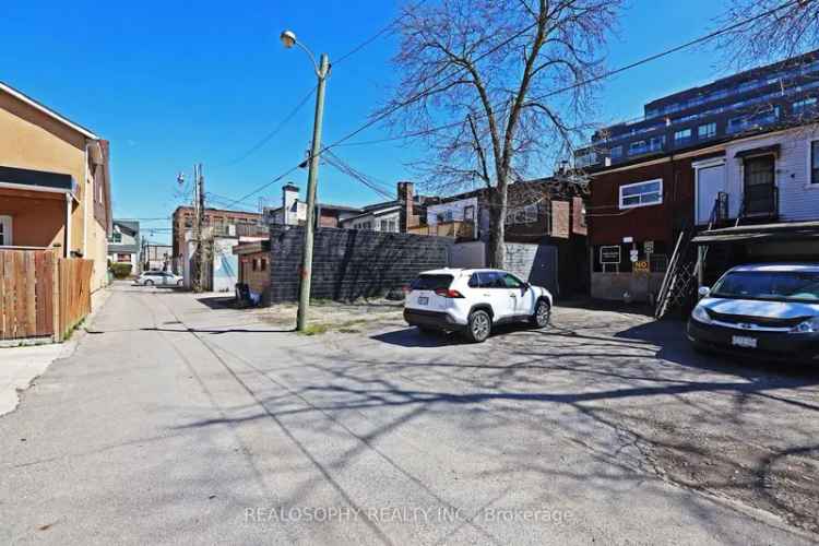 House For Sale in Toronto, Ontario