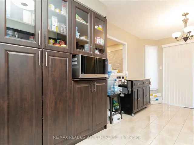 House For Sale in Brampton, Ontario