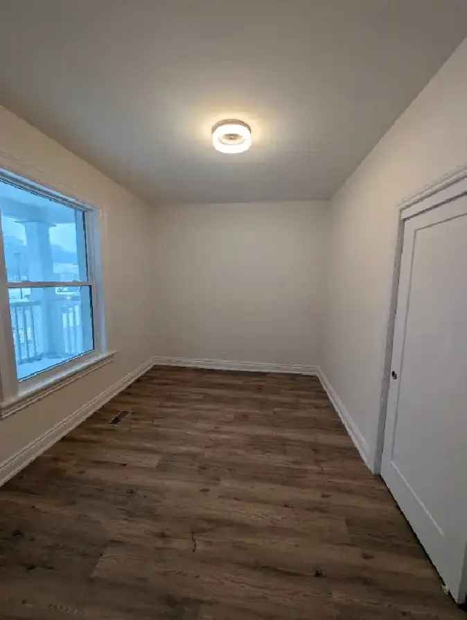 2 bedroom apartment in Old Ottawa East