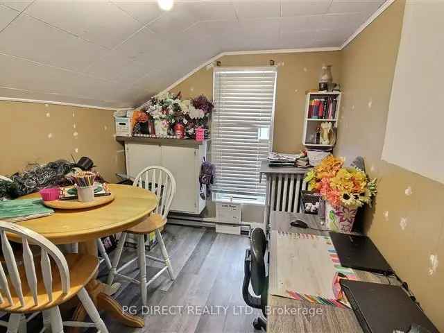 House For Sale in Quinte West, Ontario