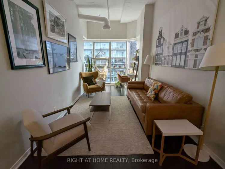 Mid Rise Penthouse Loft CN Tower Views King West 1+Den