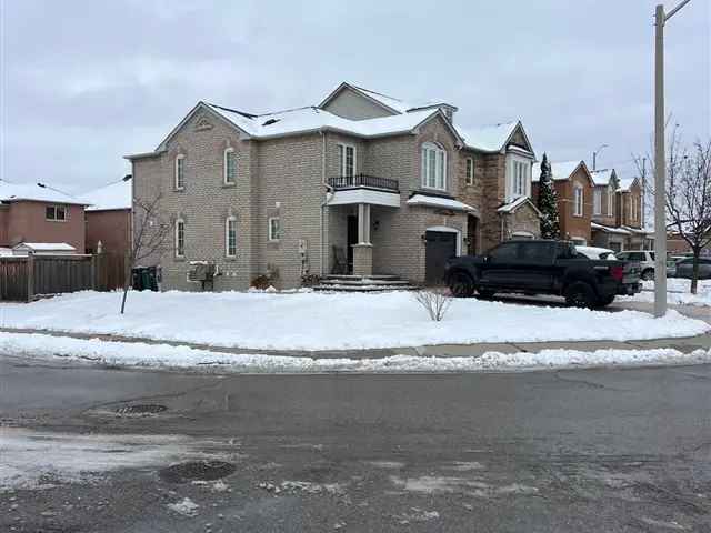 3 Bedroom Detached Home in Brampton - Modern Kitchen, Finished Basement