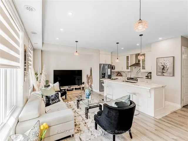 Townhouse For Sale in Oakville, Ontario