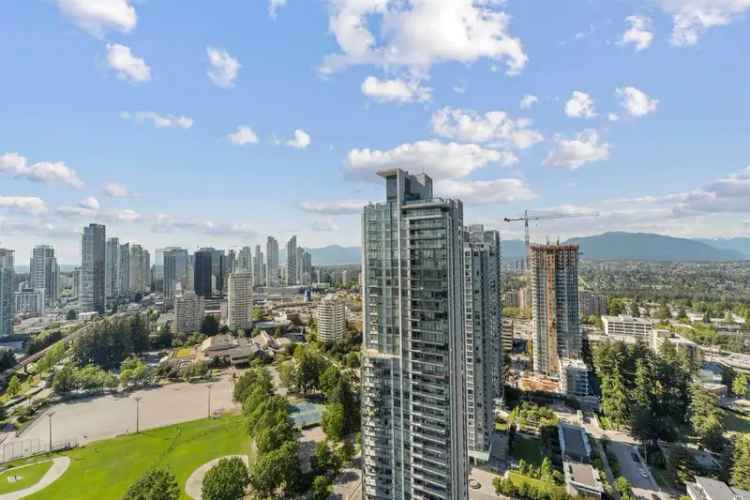 Air-Conditioned 3-Bedroom Corner Suite with Panoramic Views in Metrotown