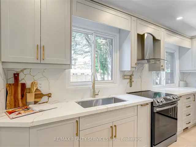 Gorgeous Renovated Detached Home in Appleby South Burlington