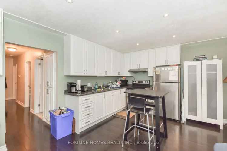 House For Sale in Waterloo, Ontario