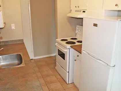 Rent 3 Rooms Apartment in Edmonton with Modern Amenities