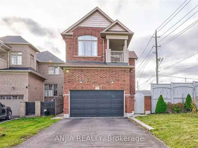 Stunning 2-Storey Home in Oak Ridges with 4-Car Garage