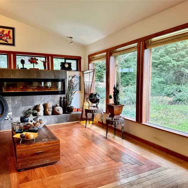 Family Home near Whaletown Commons Trails