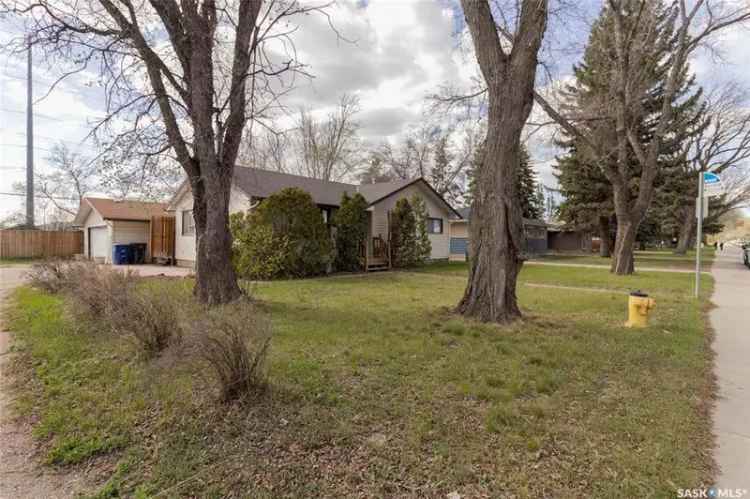 4 Bed 2 Bath Bungalow in Nutana Park - Family Home