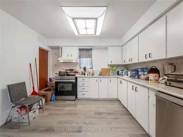 House For Sale in Richmond Hill, Ontario