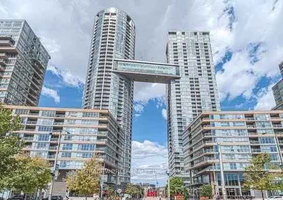 Luxury Parade II Condo 1+Den High Floor Spacious Unit