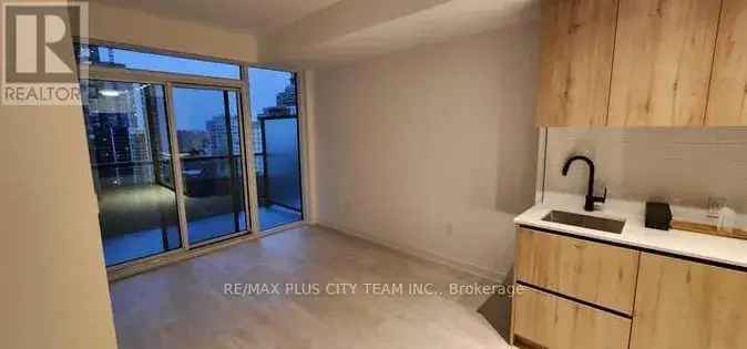 2 rooms apartment of 505 m² in Toronto