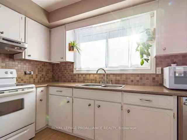 House For Sale in 1, Stavebank Road, Belleville, Ontario