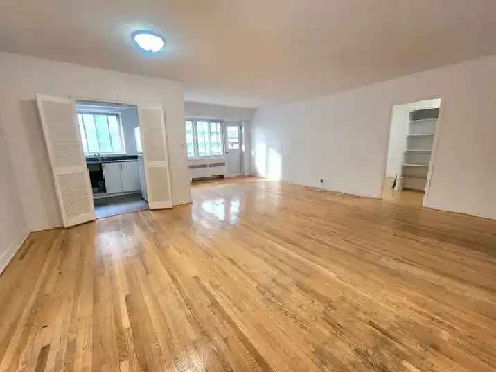 Large 2-Bed 2-Bath Apartment in Cote-Des-Neiges