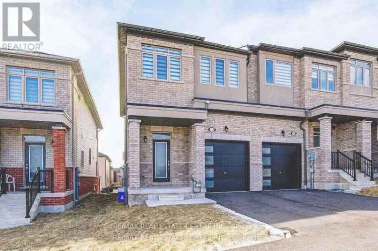 Stunning 2-Storey Townhouse in Windfields