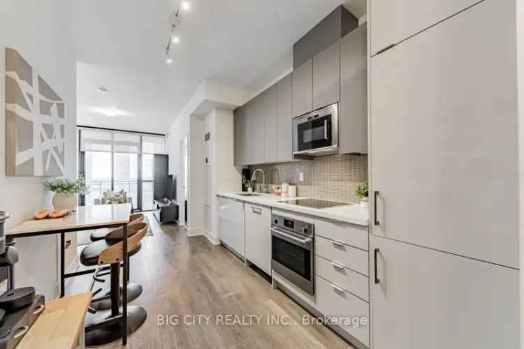 Condo For Sale in Vaughan, Ontario