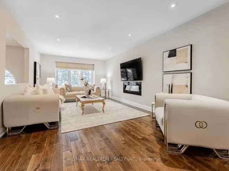 Spacious Raised Bungalow in Prestigious Kennedy West, Aurora