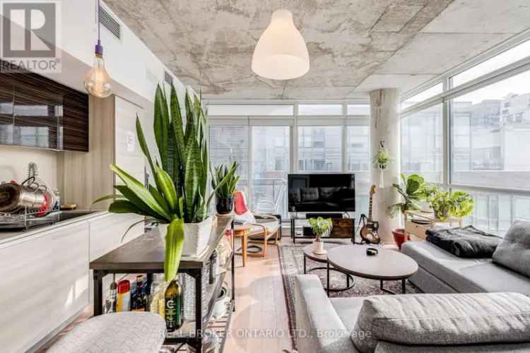 1 Bedroom 1 Den Corner Unit in West Queen West