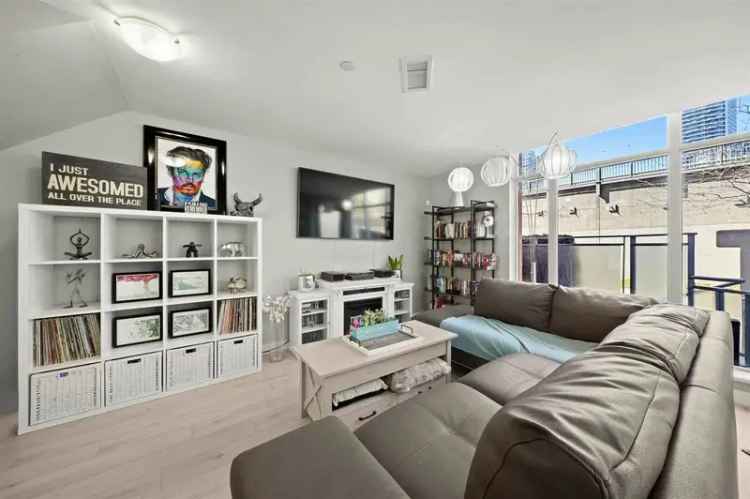 Downtown Vancouver Townhouse - The Mark by Onni