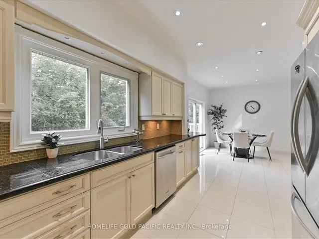 Rare Gem 5 Bedroom House in Bayview Village