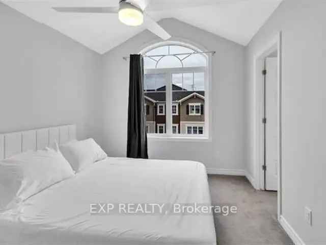 Gorgeous 3 Bed 3 Bath End Unit Townhome in Trail West