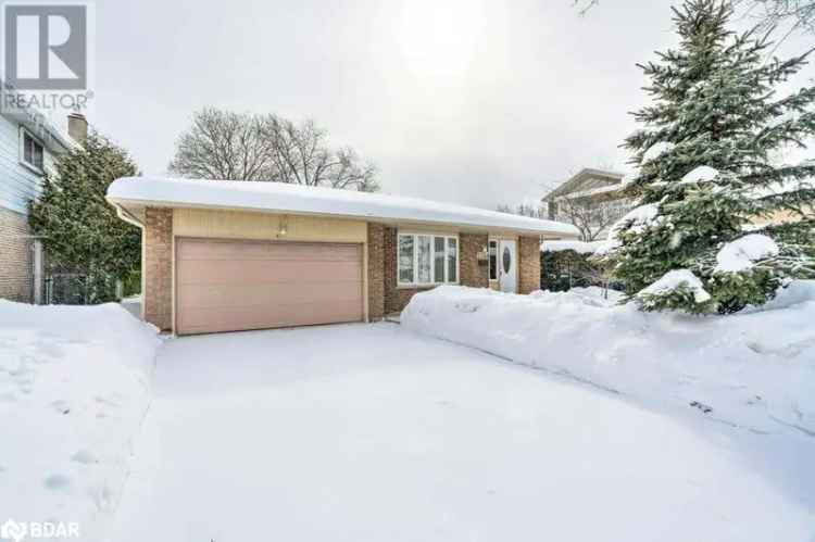 Charming Detached Split-Level Home Near Bronte Harbour