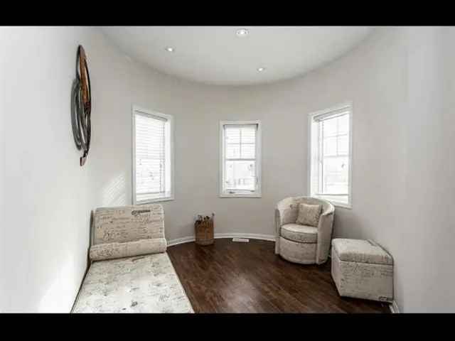 4 Bedroom Detached House For Rent in Mount Pleasant