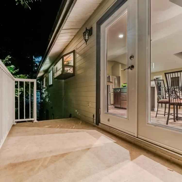 Riverfront House with Suite Near Shopping and Recreation