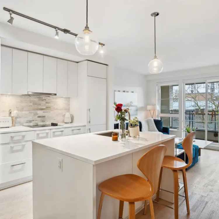 For Sale Luxurious Penthouse Apartment in Kitsilano with Modern Features