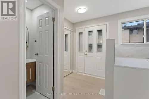 Updated Condo Townhome Ottawa South 3 Bed 2 Bath Finished Basement