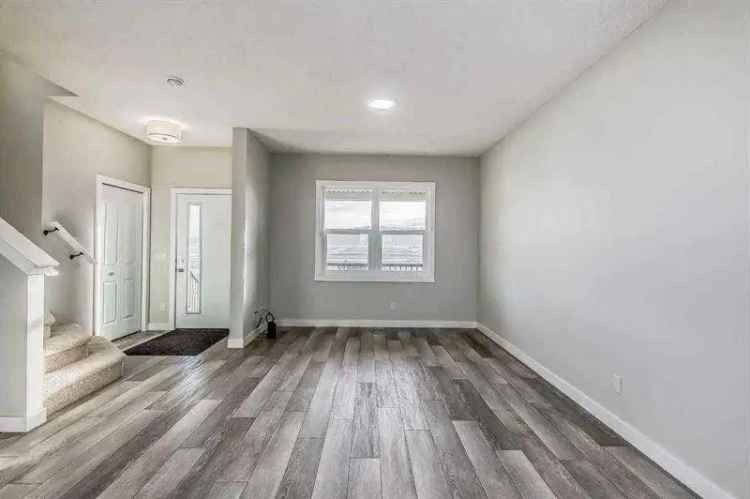 Duplex For Rent in Calgary, Alberta