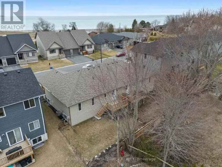 Lakefront Semi-Detached Home Near Presquile Park