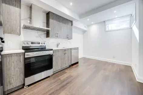 1 Room 238m² House in Toronto Near Keelesdale Station