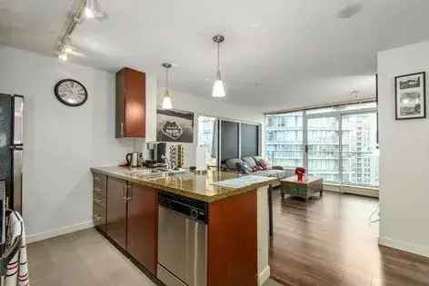 Rent 4 Rooms Apartment in Downtown Vancouver Fully Furnished