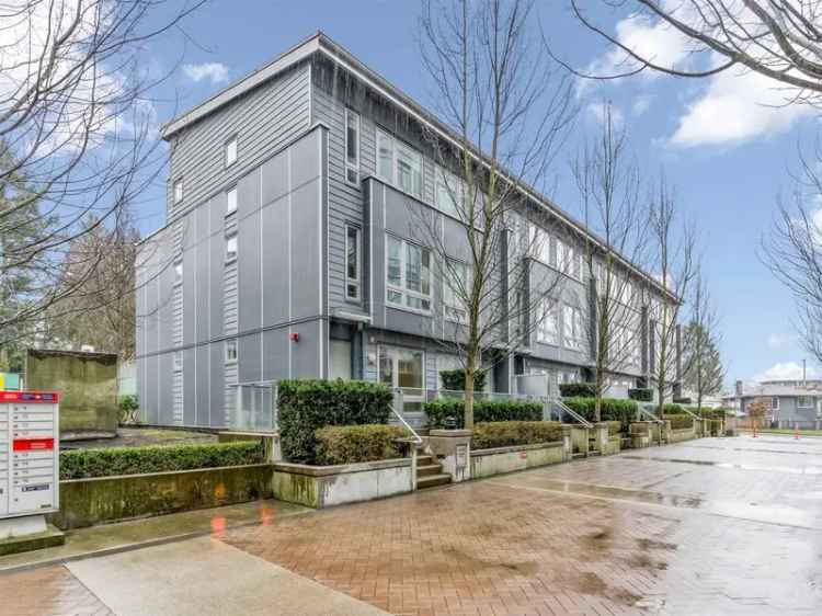 Rent Modern Townhouse with Outdoor Space in Killarney