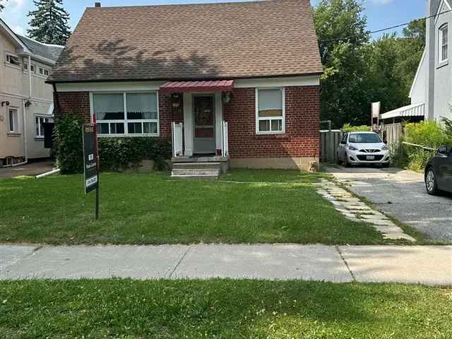 House For Sale in Toronto, Ontario