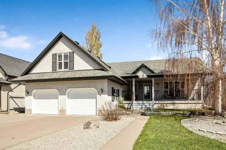 2888 sq ft Home in Vulcan with 4 Potential Bedrooms and Landscaped Yard