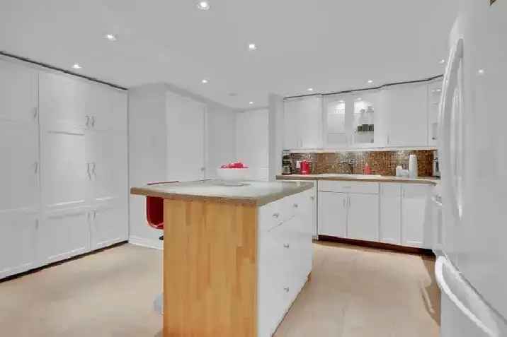 Bright Beechwood Condo with Resort Amenities