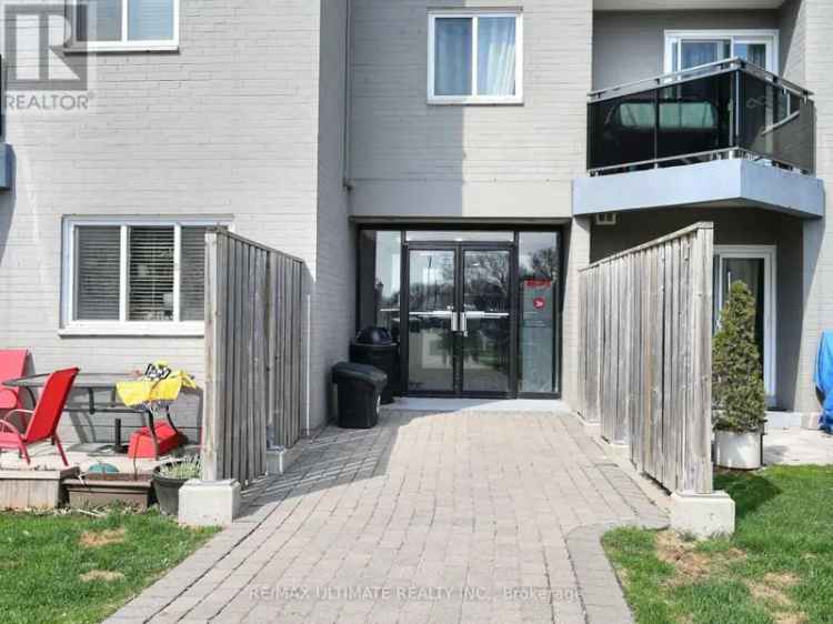 Modern 3-Bedroom Condo Townhouse in Clarkson Village Near Lake Ontario