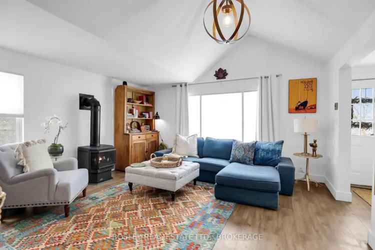 Queenston Cottage: 2-Bedroom Turnkey Bungalow Near Niagara River