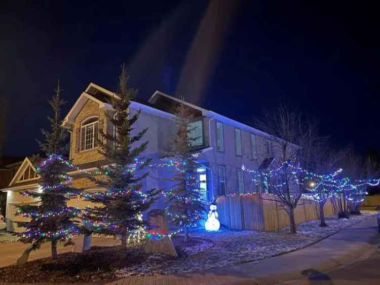 Elegant Home with Main Floor Den and Large Bonus Room