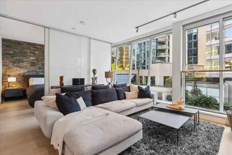 Coal Harbour Luxury Condo 1 Bed 1 Bath Plus Flex Space