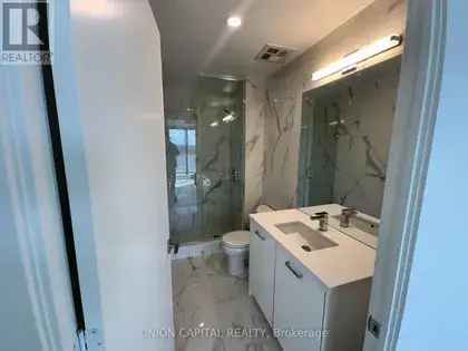 3 rooms apartment of 174 m² in Toronto