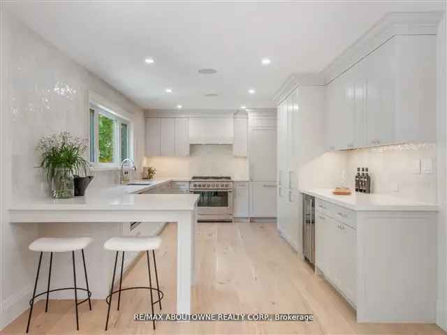 Stunning Bronte Harbor Home - Renovated 3 Bedroom