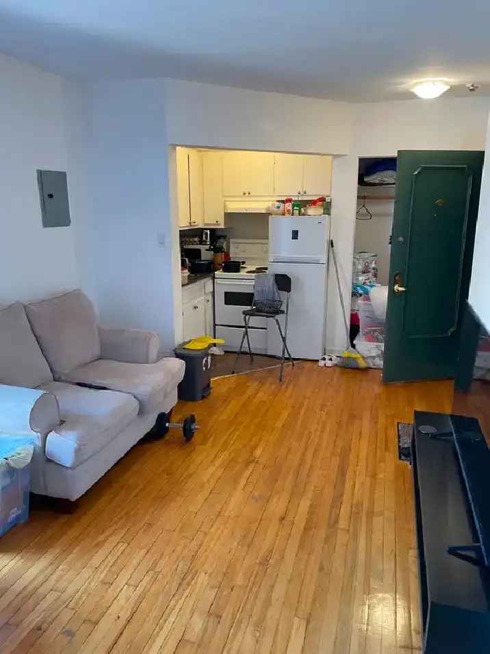 2 1/2 May Westmount top floor quiet sunny walk MUHC MetroVendome