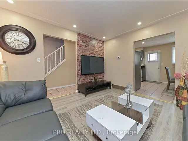 4 Bedroom Semi-Detached Home Hamilton Mountain Family Home