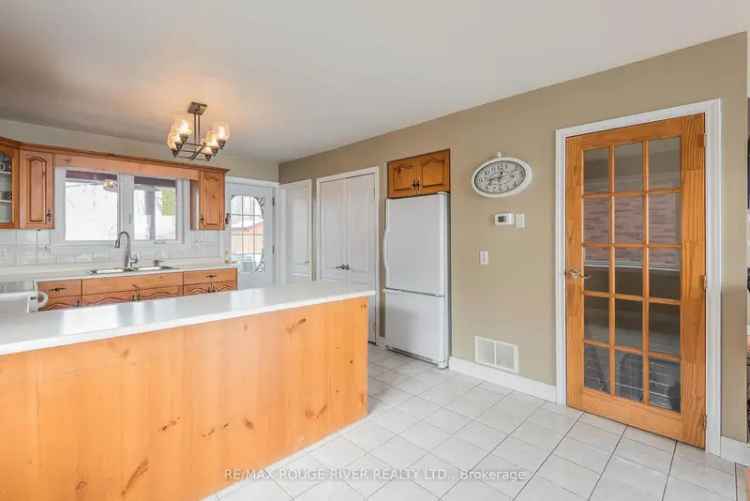 Waterfront Chalet on Lake Scugog - 2 Beds, Updated Kitchen